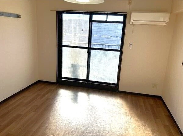 洋室８帖