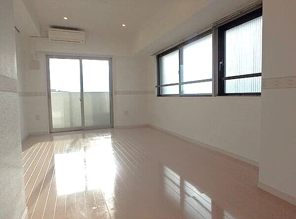 マンションの洋室・逆から