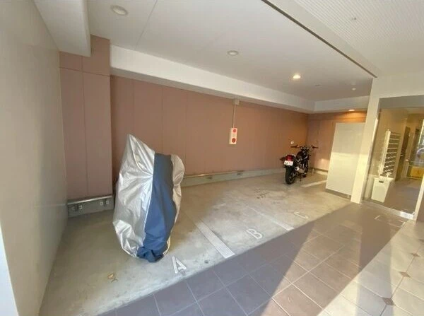オートバイ駐車場