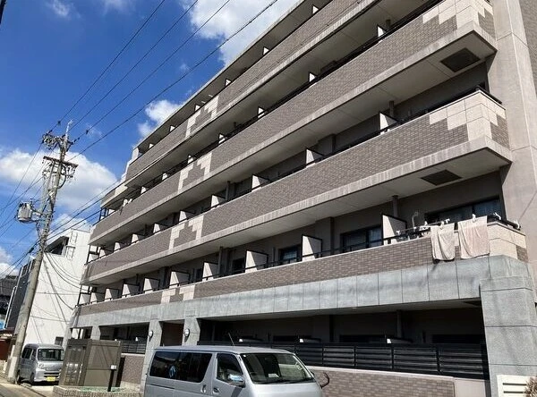 マンションの全景